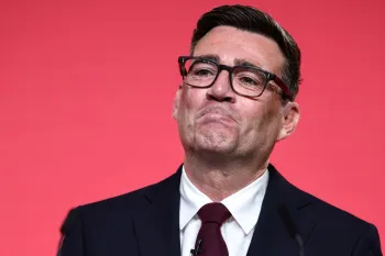 Andy Burnham decidiu n�o realizar elei��es antecipadas (Imagem: Henry Nicholls/Pool AFP via AP)