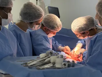 T�cnica, rapidez e precis�o s�o necess�rios para a doa��o de �rg�os Foto: Divulga��o / Maric�
