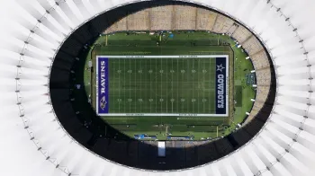 Gramado do Maracan� recebeu a pintura da NFL - Divulga��o / Maracan�