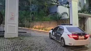 Agentes cumprem mandados de pris�o e de busca e apreens�o em 56 endere�os - Reprodu��o / TV Globo