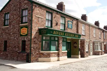 Coronation Street f�s 'descobrem' que morador amado � trabalhador sexual secreto ap�s dica (Imagem: ITV/REX/Shutterstock)