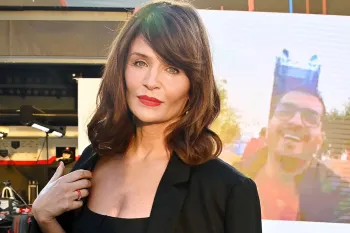 Helena Christensen deixou os f�s impressionados com sua apar�ncia incr�vel