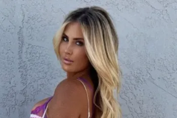 Karin Hart compartilhou as fotos ousadas nas redes sociais