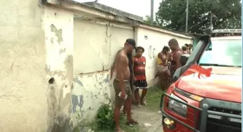 Casa onde menina foi encontrada dentro da piscina - Reprodu��o/TV Record