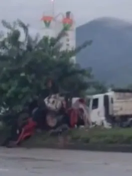 Dois acidentes causam impactos no tr�nsito na Avenida Brasil, altura de Campo Grande - Reprodu��o / Redes Sociais