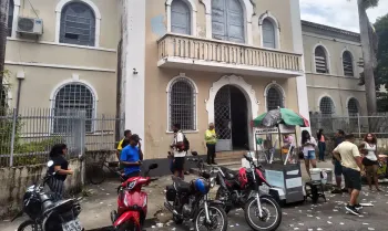 Fachada do Liceu Maranhense, local de vota��o movimentado em S�o Lu�s. � Luciano Nascimento/Ag�ncia Brasil