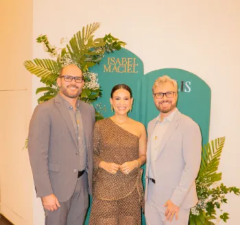 Diretor Henrique Costa, joalheira Isabel Maciel e o designer M�rcio Granatowicz, respectivamente, na Le Lis, no Shopping Center Recife. Foto: Reprodu��o/Isabel Maciel.