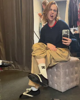 Billie Eilish retorna ao Instagram exibindo sua nova cor de cabelo ruivo clara. Instagram/@billieeilish