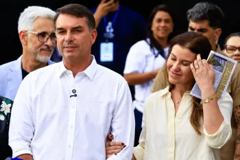 Fl�vio Bolsonaro participa de missa pelo Dia de Nossa Senhora Aparecida em Bras�lia. WILTON JUNIOR/ESTAD�O CONTE�DO/ESTAD�O CONTE�DO
