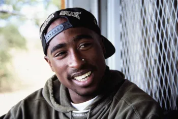 Tupac tinha apenas 25 anos quando foi baleado, na noite de 7 de setembro de 1996 - COLUMBIA PICTURES / Cole��o ChristopheL via AFP