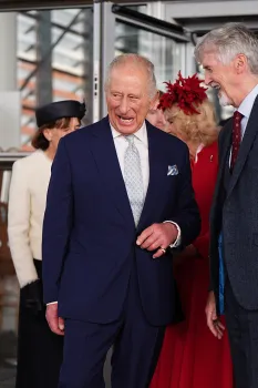 Rei Charles III na abertura do parlamento gal�s em outubro de 2026. O Pal�cio de Buckingham anunciou em 2024 que o monarca foi diagnosticado com 'um tipo de c�ncer' ap�s procedimento para tratar pr�stata aumentada. Alistair Grant/PA Images/INSTARimages