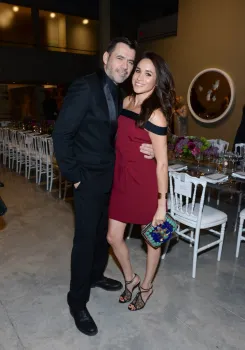Meghan Markle e o designer Roland Mouret (Imagem: WireImage)