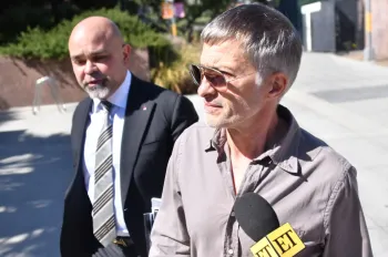 Olivier Martinez, mostrado chegando ao Tribunal Superior do Condado de Los Angeles com Patrick Baghdaserians na ter�a-feira, saiu do tribunal a um ponto. London Entertainment