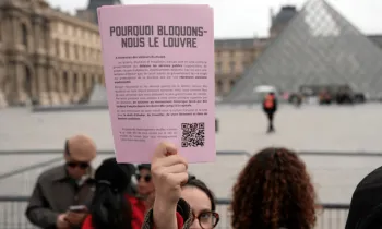 Museu do Louvre � fechado em meio a bloqueio de estudantes na Fran�a - DIMITAR DILKOFF / AFP