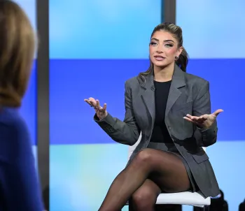 Gia Giudice, vista acima em 2025, defendeu sua nova pol�tica sem crian�as em seu restaurante.