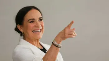 Regina Duarte compartilha conte�dos questionando a elei��o de Lula