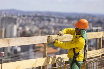 Trabalhador da MRV em obra da construtora