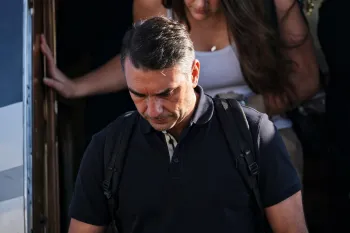 Fl�vio Bolsonaro em Miami (Ajustada por IA)