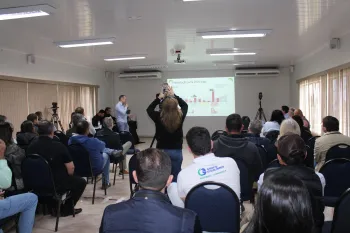 Encontro na Cooperativa Castrolanda no Entreposto Itaber� (SP)