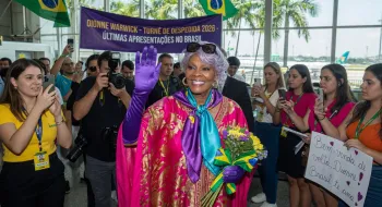 Dionne Warwick se apresenta no Brasil em sua turn� de despedida, trazendo emo��o e cl�ssicos da m�sica na temporada de festas juninas.
