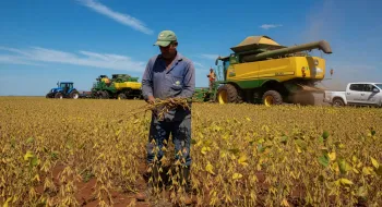 Cen�rio do agroneg�cio em 2026: Brasil alcan�a recordes de exporta��o em soja e milho, destacando-se na sustentabilidade e tecnologia.