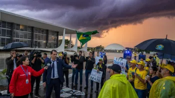 Medidas tarif�rias do governo Trump provocam crise pol�tica no Brasil, impactando rela��es com Lula e cen�rio eleitoral de 2026.