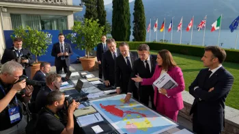 L�deres do G7 reunidos para discutir com�rcio global e tens�es geopol�ticas em um cen�rio de incertezas internacionais.