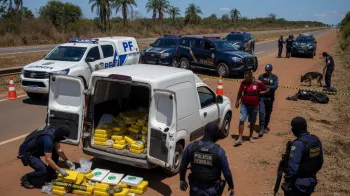 Opera��es policiais da PF em andamento, resultando em apreens�es significativas de drogas e pris�es em v�rias cidades do Brasil.