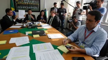 Jogadores da sele��o brasileira se preparam para a Copa do Mundo 2026, enquanto torcedores aguardam com expectativa as folgas no trabalho durante os jogos.