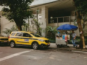 Opera��es policiais em a��o no combate ao tr�fico de drogas e viol�ncia urbana, destacando o protagonismo feminino nas for�as de seguran�a. (Pexels)