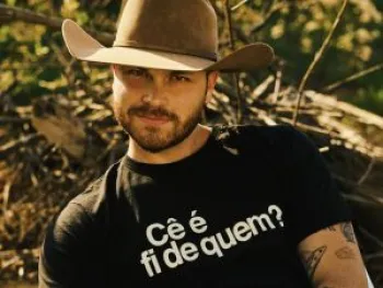 Gustavo Tubar�o, aos 25 anos, com mais de 13 milh�es de seguidores.