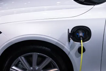 Carro novo na garagem, representando a frustra��o de n�o poder us�-lo