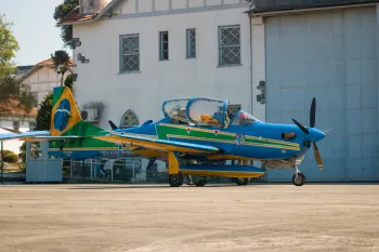 Torcedores se preparam para assistir � partida Brasil x Esc�cia em tel�es, celebrando a paix�o pelo futebol durante a Copa do Mundo 2026. (Pexels)