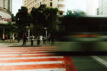 Ministro dos Transportes, Carlos Silva, discute solu��es para melhorar o transporte p�blico no Brasil, visando a efici�ncia e a satisfa��o dos usu�rios. (Pexels)