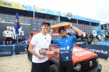Diego Fernandes entrega as chaves do Tank 300 Flex ao campe�o Yago Dora
