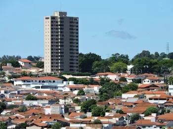 Vista a�rea de novos projetos habitacionais e obras de infraestrutura urbana em desenvolvimento na regi�o metropolitana de Lisboa, Portugal. (Pexels)