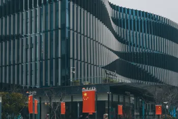 Panorama da infraestrutura tecnol�gica e portos de com�rcio na China em julho de 2026, destacando a produ��o de ve�culos el�tricos e semicondutores. (Pexels)