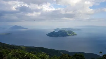 Virginia Fonseca demonstrando novas ferramentas de IA generativa e realidade aumentada em seu ecossistema de neg�cios no Brasil em julho de 2026. (Pexels)