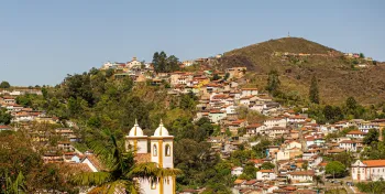 Vista a�rea da cidade de Ribeir�o Preto com c�u limpo e sol forte durante o per�odo de seca em julho de 2026, destacando a baixa umidade. (Pexels)