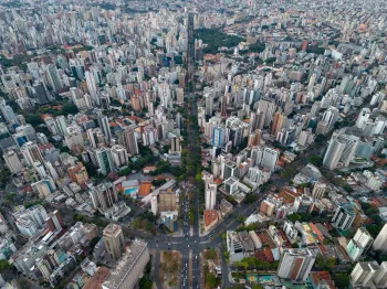 Infogr�fico mostrando as principais tend�ncias de infraestrutura, sa�de e tecnologia para o restante do ano de 2026 no Brasil. (Pexels)