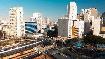 Deputado Daniel Silveira em audi�ncia parlamentar, ilustrando o debate pol�tico atual sobre liberdade de express�o e legisla��o digital no Brasil. (Pexels)