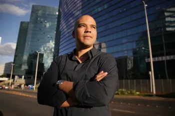 Deputado Nikolas Ferreira em destaque durante publica��o nas redes sociais sobre pautas de seguran�a e educa��o em agosto de 2026. (Pexels)