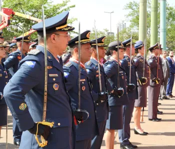 Imagem ilustrativa de um policial em a��o durante opera��o de combate ao crime, evidenciando a necessidade de mais efetivos nas for�as de seguran�a. (Pexels)