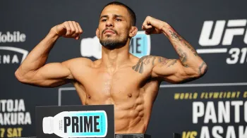 Foto ilustrativa: UFC 331: Joshua Van vence Pantoja em batalha de 25 minutos (IA)