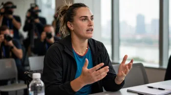 Foto ilustrativa: Sabalenka revela segredo para acabar com crise antes de estreia em Wuhan (IA)