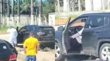 Fotos feita por pessoas que passavam pelo local da colis�o de tr�nsito mostraram que o carro do m�dico ficou em cima do corpo do motociclista