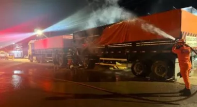 Fogo em caminh�o com milho assusta moradores no interior de Mato Grosso