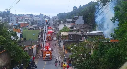 Ex-namorado incendeia casa de novo parceiro ap�s briga por t�rmino de namoro em Cambori�