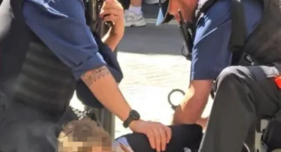 Mulher � acusada de esfaquear quatro homens em Londres