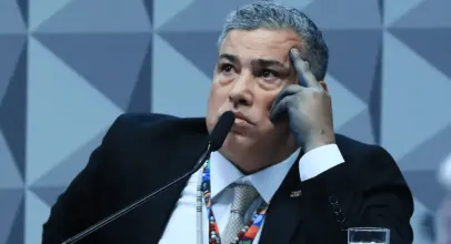 Presidente da Conafer entrega laudo de problema grave no cora��o � Pol�cia Federal